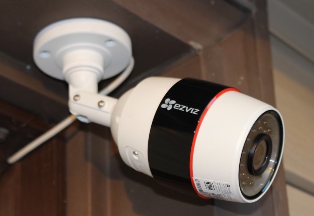Камера Ezviz для охраны частного дома